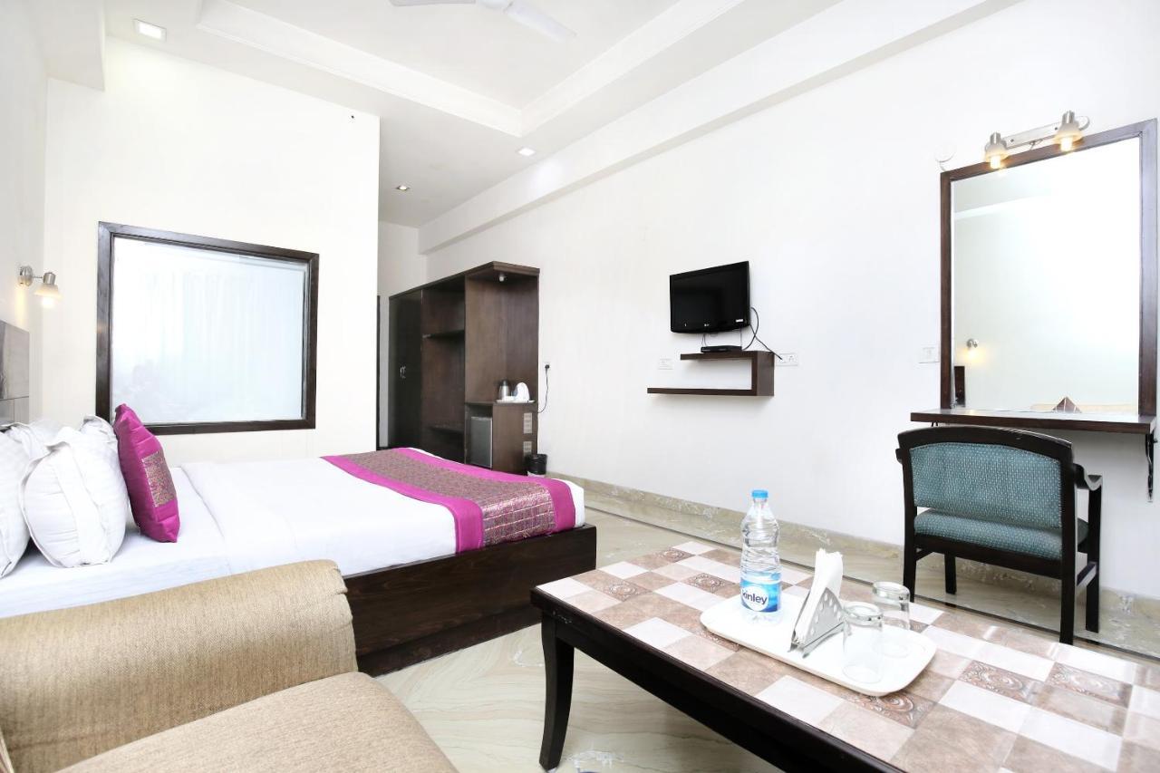 Capital O 15395 Hotel 42 Amritsar Exteriör bild