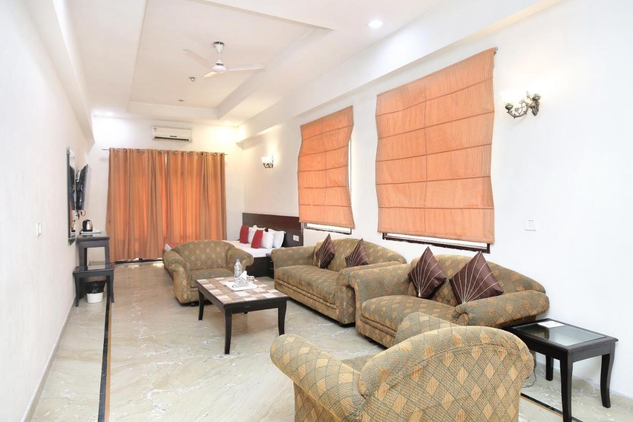 Capital O 15395 Hotel 42 Amritsar Exteriör bild