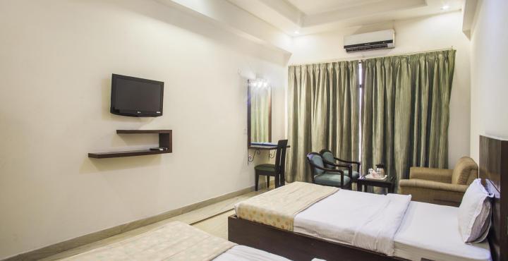 Capital O 15395 Hotel 42 Amritsar Exteriör bild