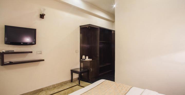Capital O 15395 Hotel 42 Amritsar Exteriör bild