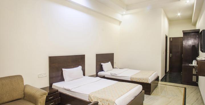 Capital O 15395 Hotel 42 Amritsar Exteriör bild